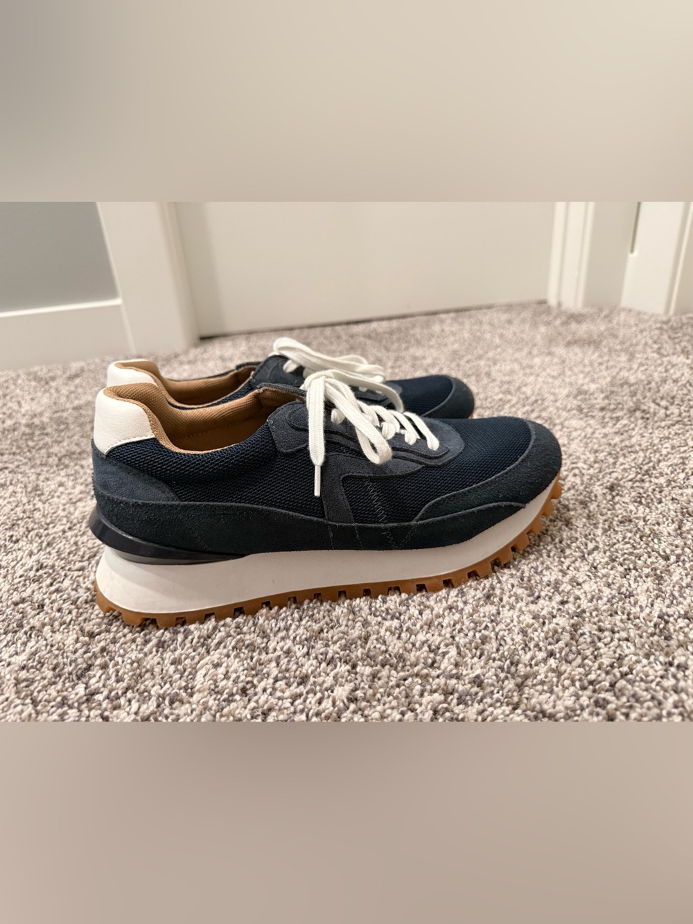 LIKE NEW Steve Madden Navy & White Men's Runner Sneaker